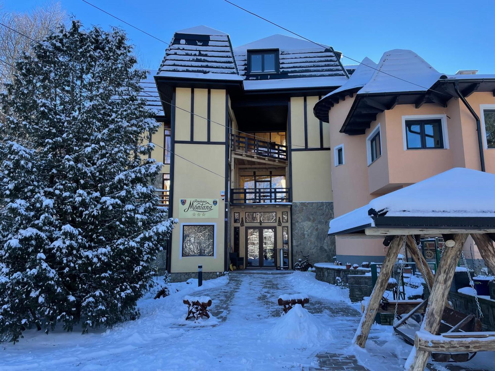 Montana Hotel Сучевица Екстериор снимка