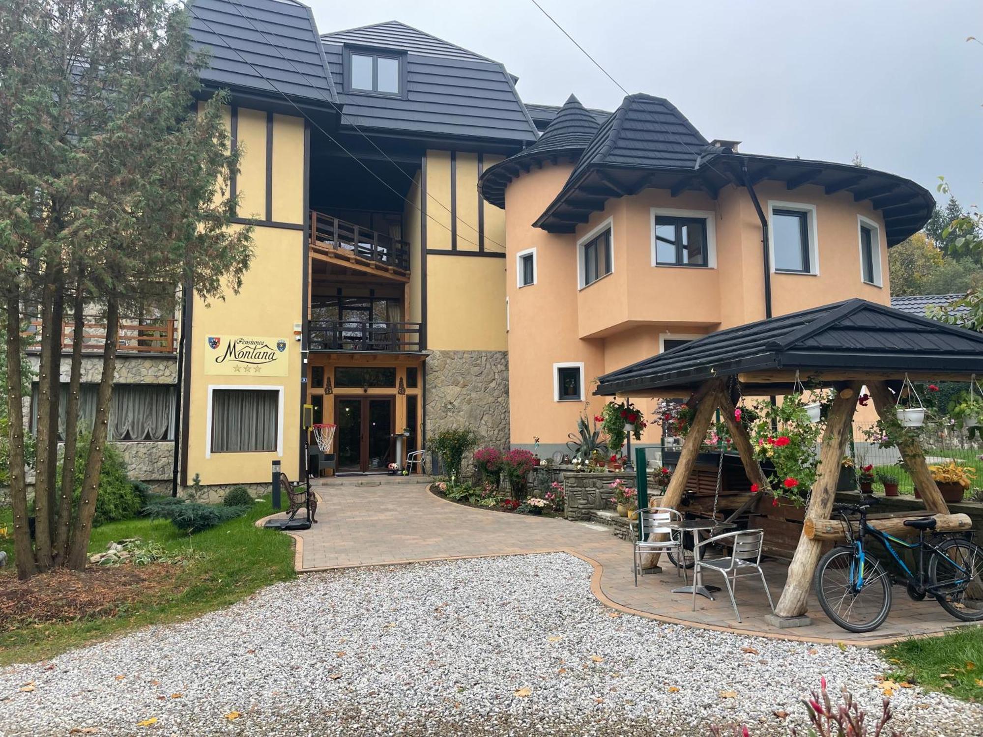 Montana Hotel Сучевица Екстериор снимка